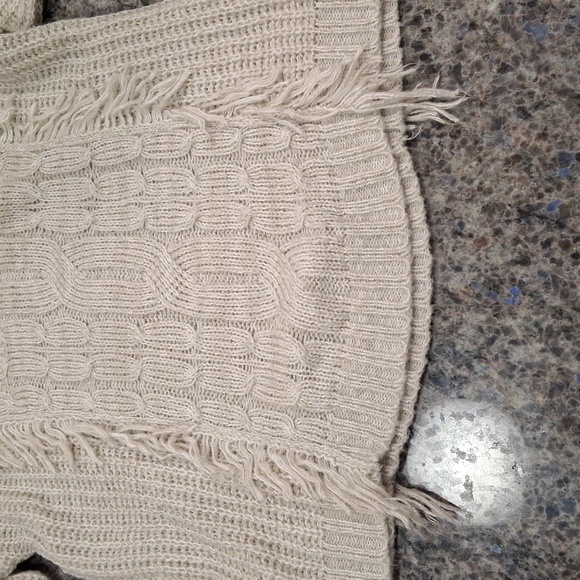 "FCY WITH LOVE" SZ. 2x, 100%acrylic, off-white, cable-knit, fringed sweater. - Picture 15 of 16
